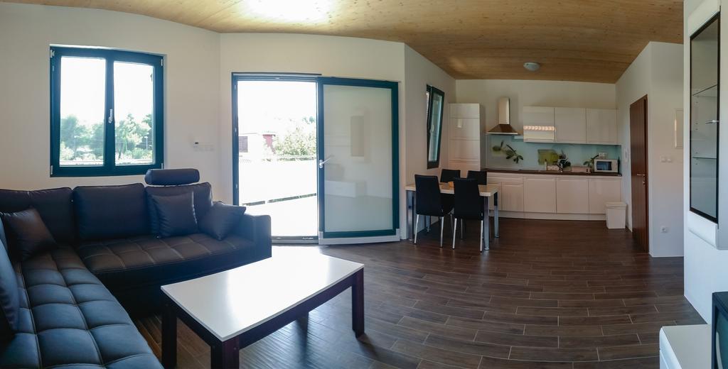 Apartments Dujic Tribalj Oda fotoğraf