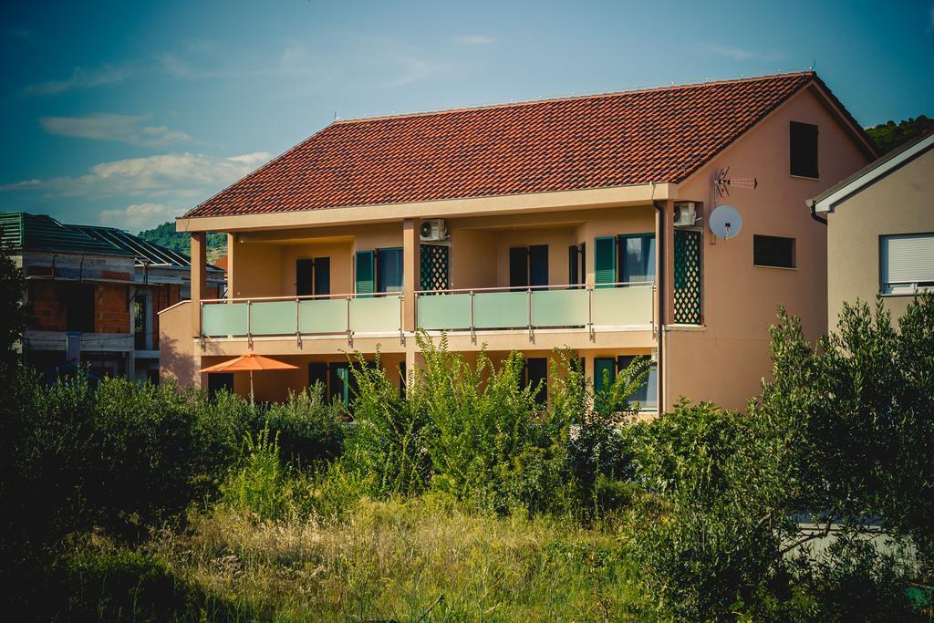 Apartments Dujic Tribalj Oda fotoğraf