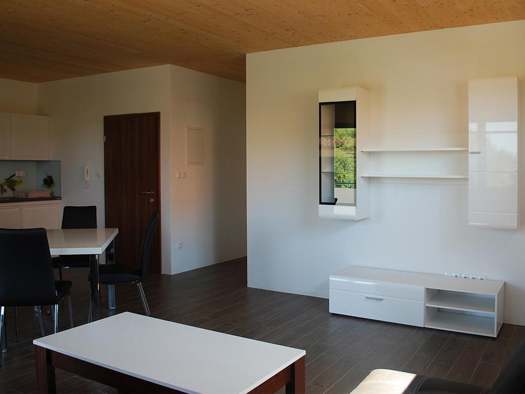 Apartments Dujic Tribalj Oda fotoğraf