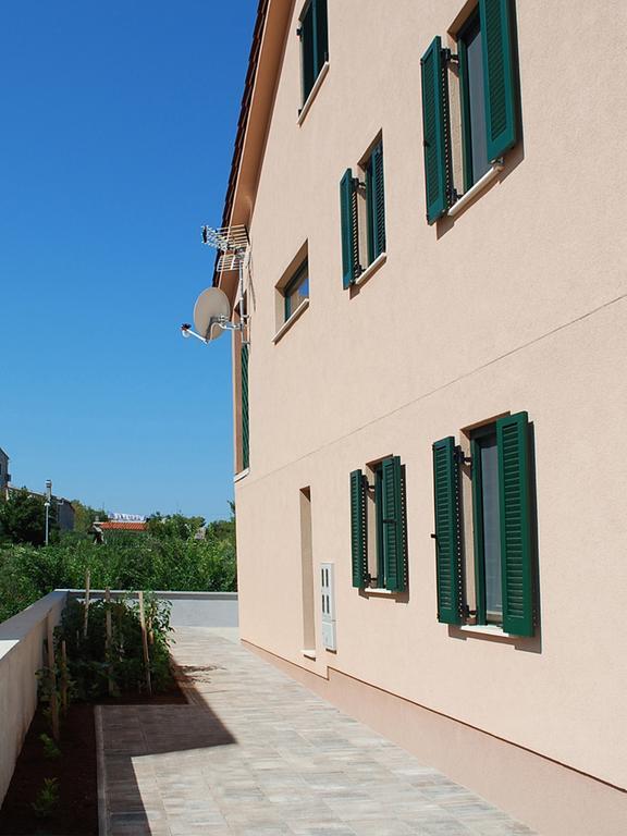 Apartments Dujic Tribalj Oda fotoğraf